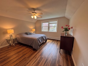 4 habitaciones, escritorio, tabla de planchar con plancha y wifi gratis