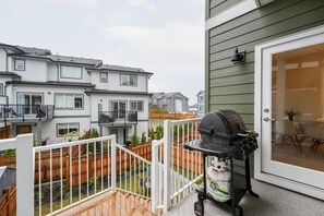 Terrace/patio - Lovely Home in Victoria, BC (Langford)