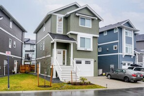 Exterior - Lovely Home in Victoria, BC (Langford)