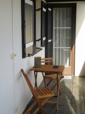 Outdoor dining - Vacation apartment Alpenvilla - adults and children from 12 - pure idyll and luxury (Bischofswiesen)