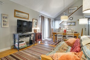 House (3 Bedrooms) | Interior - 2 Mi to Main St & Beach! Family Home in Edgartown (Edgartown)