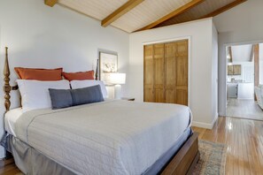 Interior - Dock, Deck + Views: Cherokee Lake Retreat! (Bean Station)