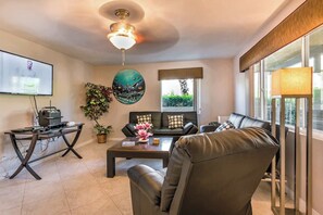 TV, ping pong - @Marbella lane-Hidden Oasis 2BR Condo w/ Pools/GYM (Palm Springs)