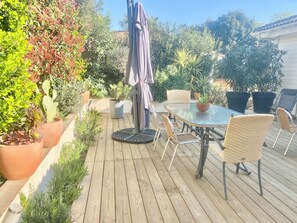 Outdoor dining - Vrbo Property (Gassin)