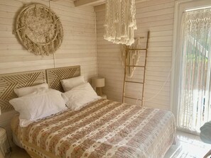 3 bedrooms, desk, iron/ironing board, free WiFi - Californian-style house with park pool (Gassin)