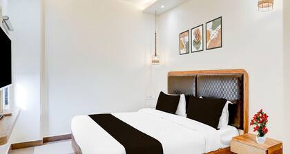 Super Hotel O Krishna Nagar Chowk