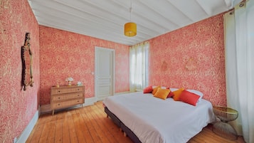 House | 11 bedrooms, individually furnished