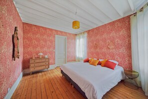 House | 11 bedrooms, individually furnished - Grand Estate for 20 With Pool, Garden (Villecerf)