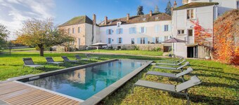Grand Estate for 20 With Pool, Garden
