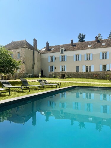 Grand Estate for 20 With Pool, Garden