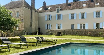 Grand Estate for 20 With Pool, Garden