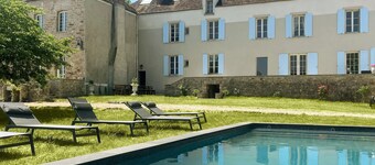 Grand Estate for 20 With Pool, Garden