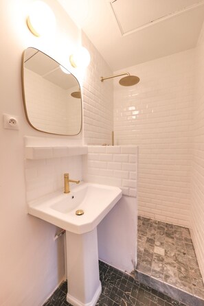 House | Bathroom - Grand Estate for 20 With Pool, Garden (Villecerf)