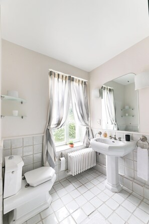 House | Bathroom - Grand Estate for 20 With Pool, Garden (Villecerf)