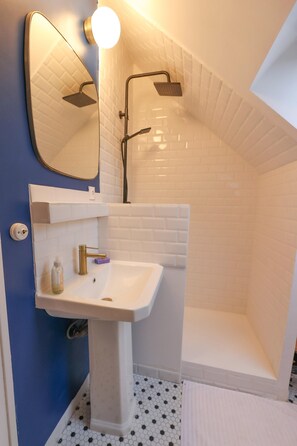 House | Bathroom - Grand Estate for 20 With Pool, Garden (Villecerf)