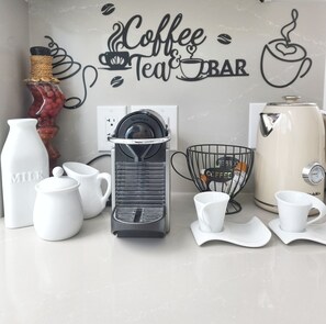 Kaffee und/oder Kaffeemaschine