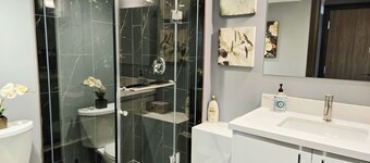 The Sun-Drenched Luxe Suite Designer Family 2BR.