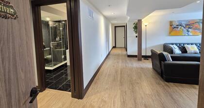 The Sun-Drenched Luxe Suite Designer Family 2BR.