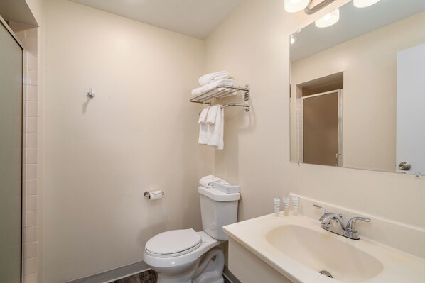 Shower, hair dryer, towels, soap - King Room Walk to Downtown Colorado Springs Dining, Bars & Nightlife (Colorado Springs)