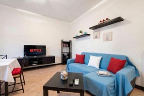 TV - Memy's House Sirmione  by Desenzanoloft official partner Marriot Bonvoy (Sirmione)