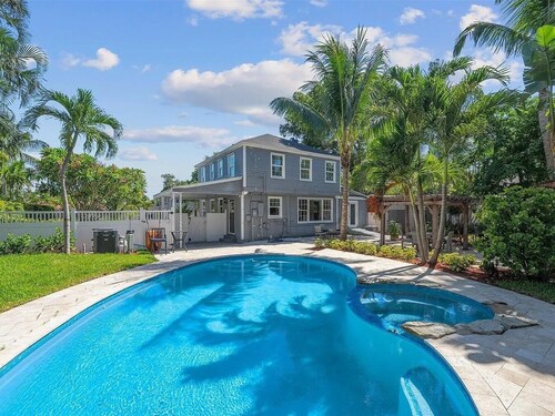 Serene 3-bedroom house with pool and heated hot tub in West Palm Beach