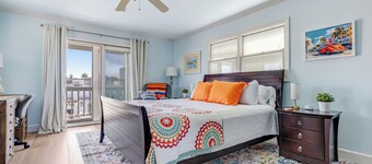 Rose Cottage Belmont Shore-Pet Friendly Beach Home 3B/2B & Garage Parking