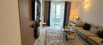 Beautiful 3-room apartment with unobstructed view, free parking, Zenith just around the corner.