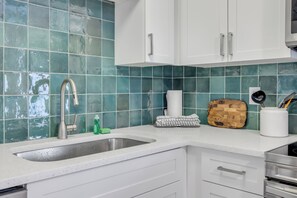 Suite Basic, balkon, pemandangan halaman | Dapur pribadi