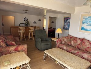 Living area - Sierra Suites (Daytona Beach)