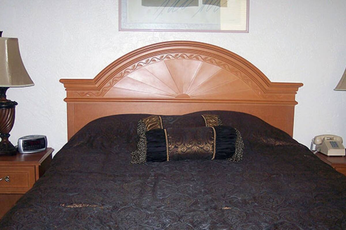 Perussviitti, parveke, näköala pihalle