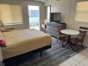 Comfort Studio Suite | Iron/ironing board, free WiFi - Sierra Suites (Daytona Beach)