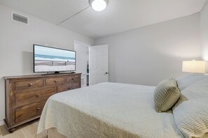 Eenvoudige suite, balkon, uitzicht op binnenplaats