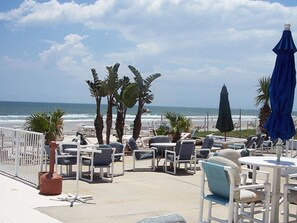 Comfort Studio Suite | Tempat makan luar