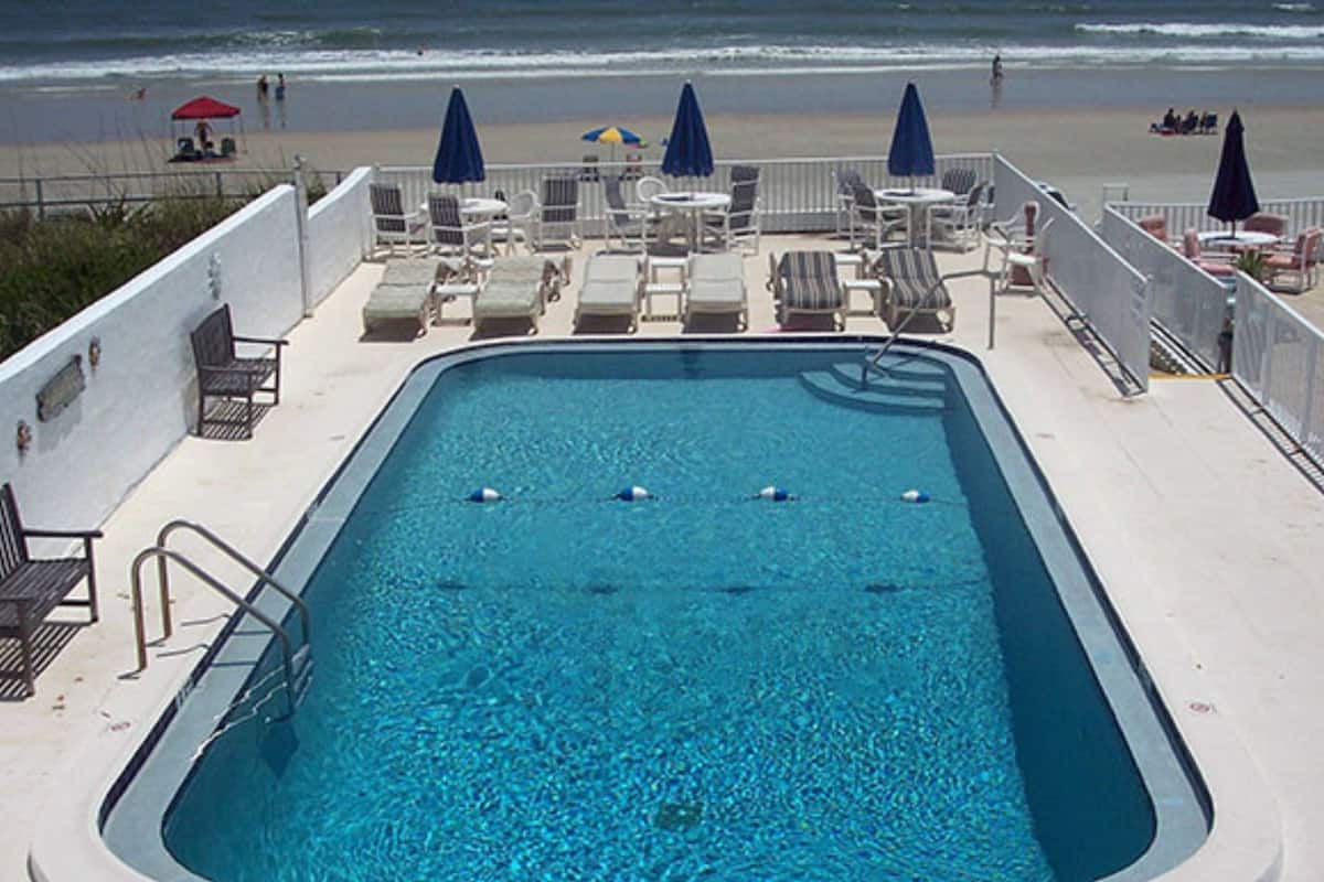 Studio Suite tiện nghi đơn giản | Hồ bơi