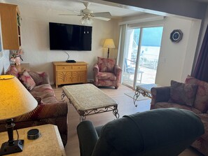 Living area - Sierra Suites (Daytona Beach)