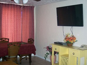 Comfort Suite, 1 Bedroom, Kitchen | Interior