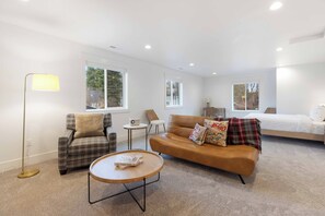 Living area - Minutes to Downtown! New Garden District Clean & Spacious Home (Coeur d'Alene)