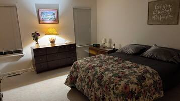 2 bedrooms, iron/ironing board, Internet, bed sheets