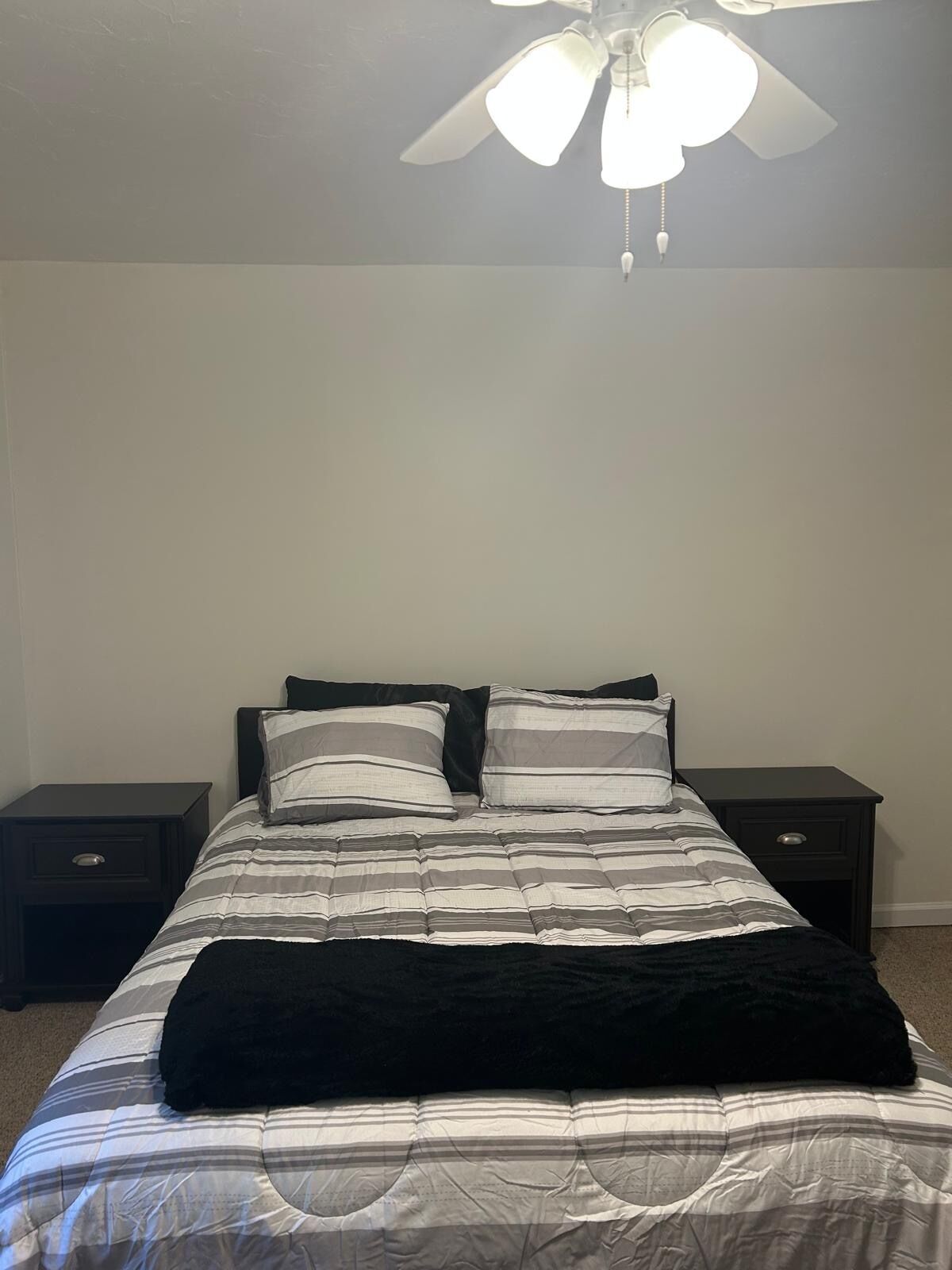 2 chambres, fer et planche à repasser, Wi-Fi, draps fournis