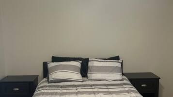 2 chambres, fer et planche à repasser, Wi-Fi, draps fournis