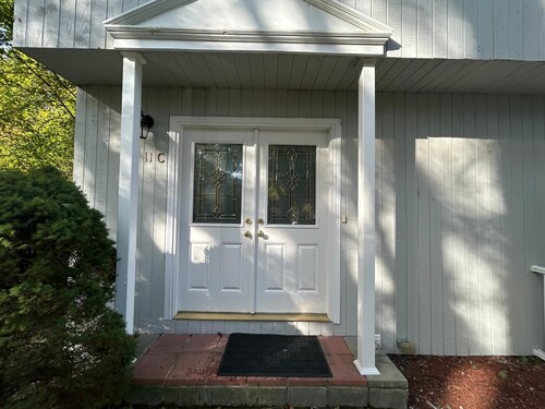 Cozy, clean 2-bedroom getaway in Attleboro