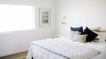 Tabla de planchar con plancha, wifi, ropa de cama