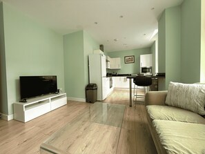 Standard Apartment | Living area | 40-inch LED TV with cable channels - Beautiful 2 bed Flat in City Centre (Sheffield)