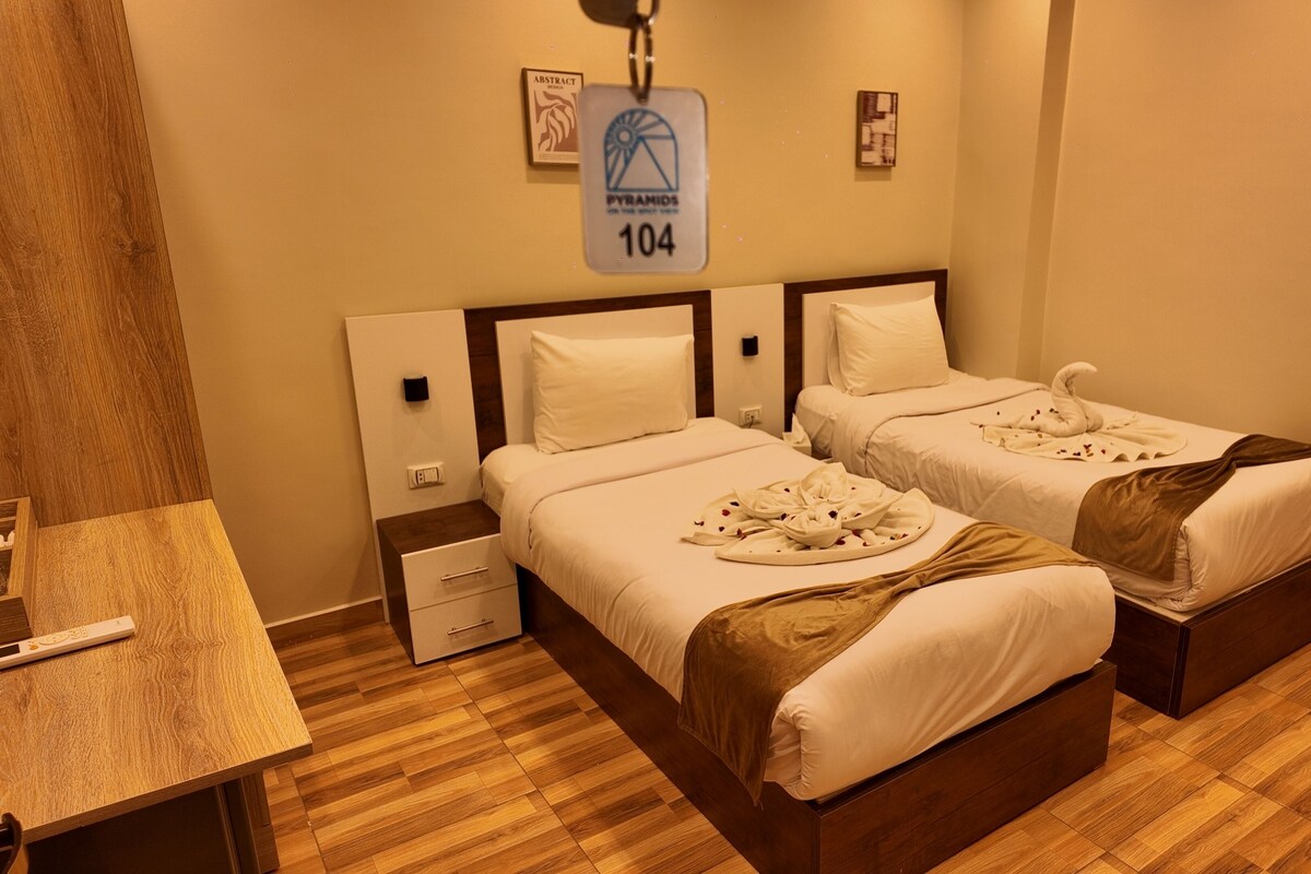 Habitación con 2 camas individuales | Tabla de planchar con plancha y wifi gratis