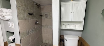 Comfortable Lewiston Home! 1 Block from Boat Launch, 7 Blocks LCSC, Dogs Welcome