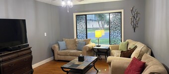 Comfortable Lewiston Home! 1 Block from Boat Launch, 7 Blocks LCSC, Dogs Welcome