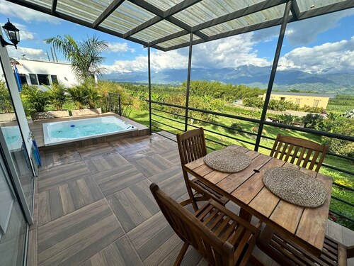 Private Home with Jacuzzi in Colombia's Coffee Region, Eje Cafetero
