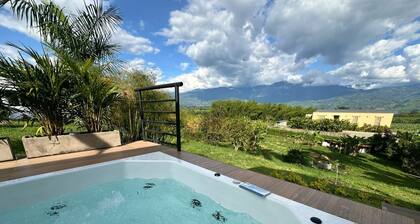 Private Home with Jacuzzi in Colombia's Coffee Region, Eje Cafetero