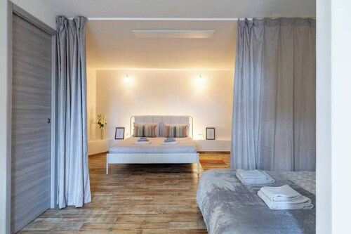 Charming Italian Villa with Sea Views, Private Garden & Free Parking