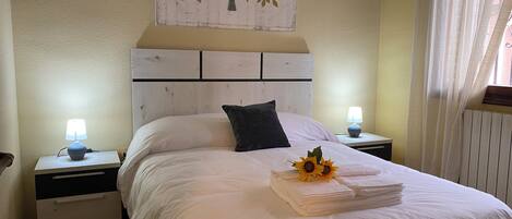 6 habitaciones, tabla de planchar con plancha, wifi y ropa de cama